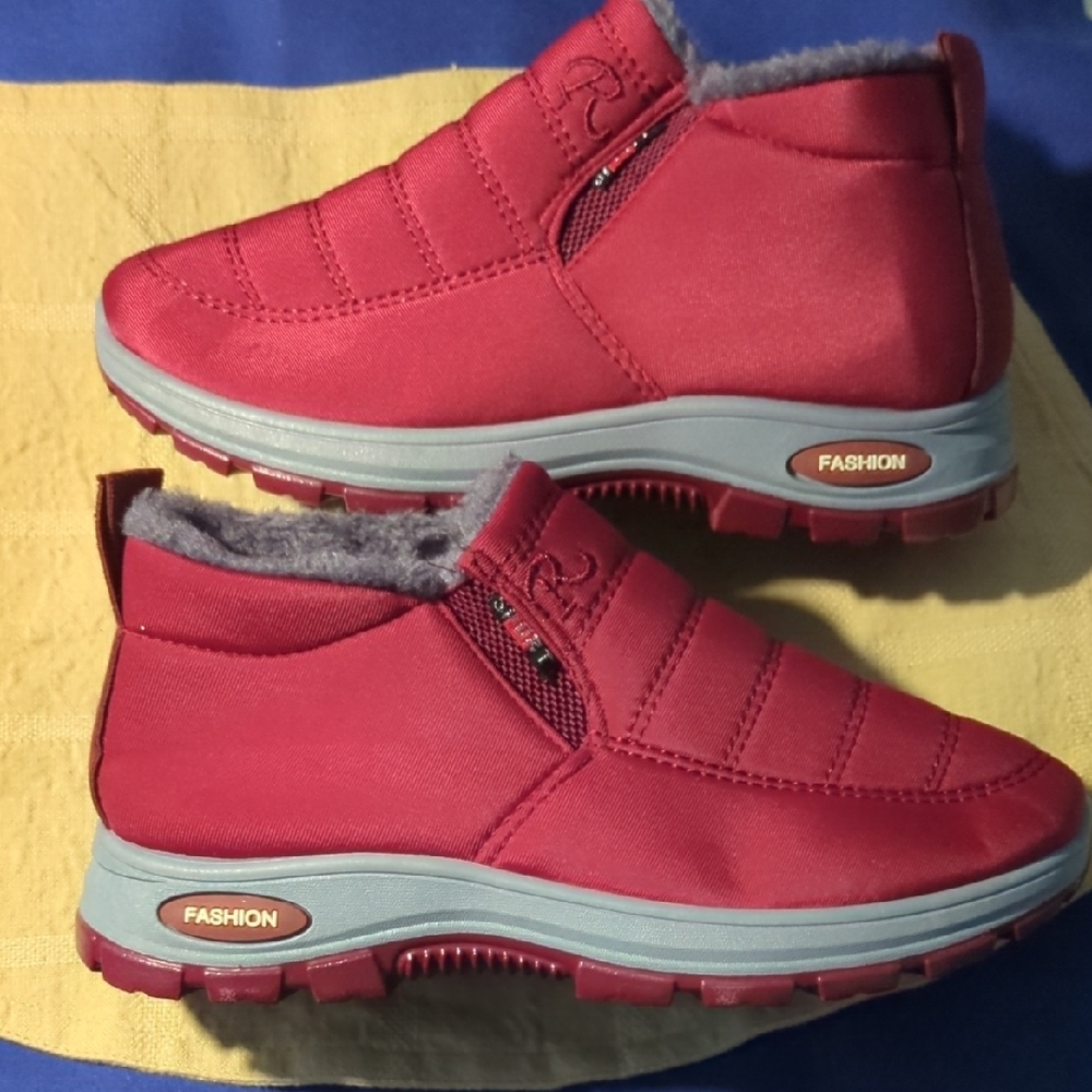 Cozy Red Fashion Ankle Boots with Faux Fur Size 6.5 Asking ONLY $20